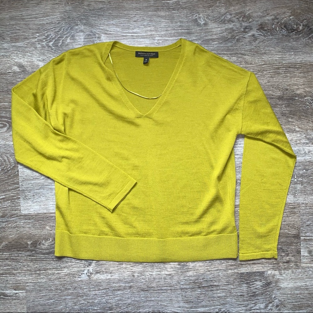Banana Republic merino v-neck wool